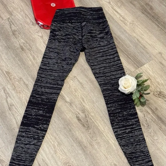 BRAND NEW LULULEMON The Lab Exclusive women's leggings Size 4- - RETAILS $198 - Picture 6 of 8